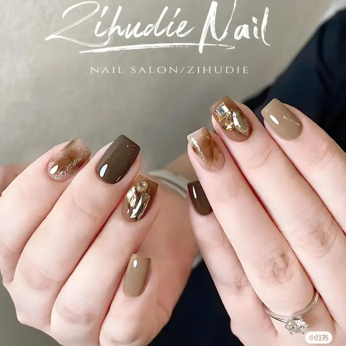 Màu nail làm sáng da được yêu thích nhất hiện nay