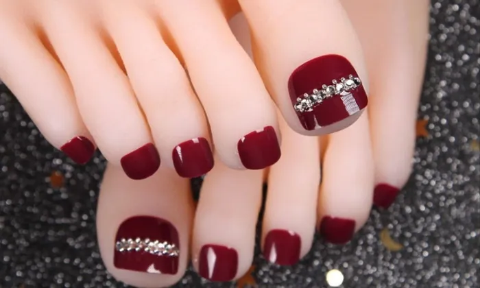 mẫu nail sơn móng chân màu đỏ rượu 1