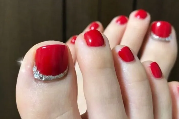 nail chân đỏ rượu vang đẹp