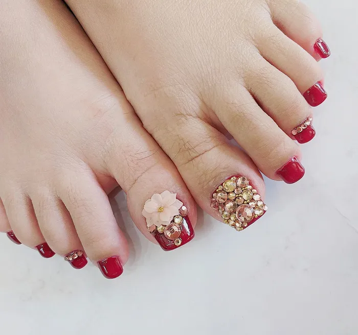 nail chân đỏ rượu vang ấn tượng