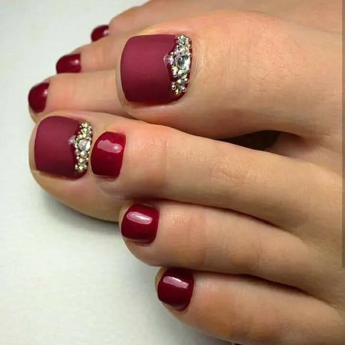 nail chân đỏ rượu vang ấn tượng