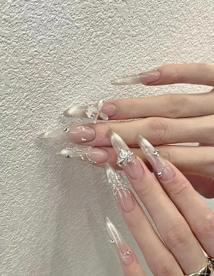 mẫu nail tay đẹp dự tiệc