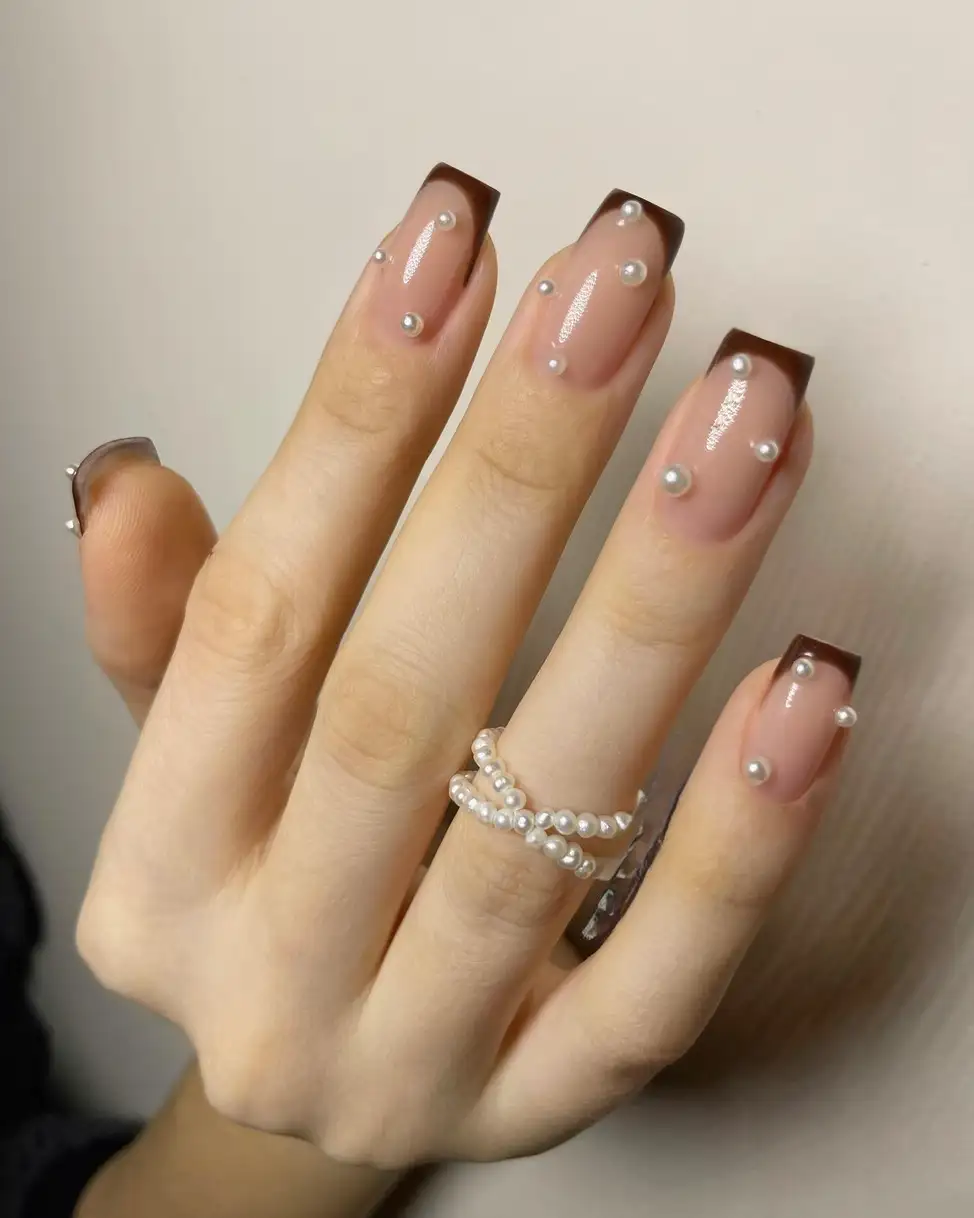 những mẫu nail dành cho da ngăm sang trọng 