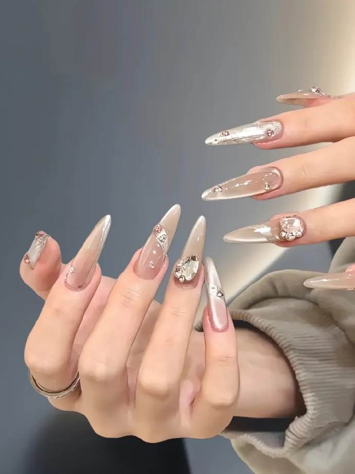 mau nail tay basic sang chảnh