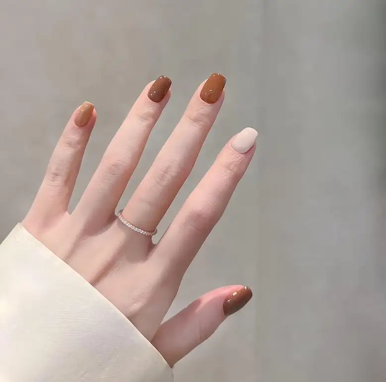 mẫu nail vuông thanh lịch, năng động