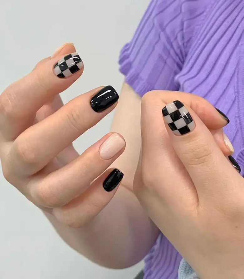 mẫu nail vuông ngắn hiện đại 