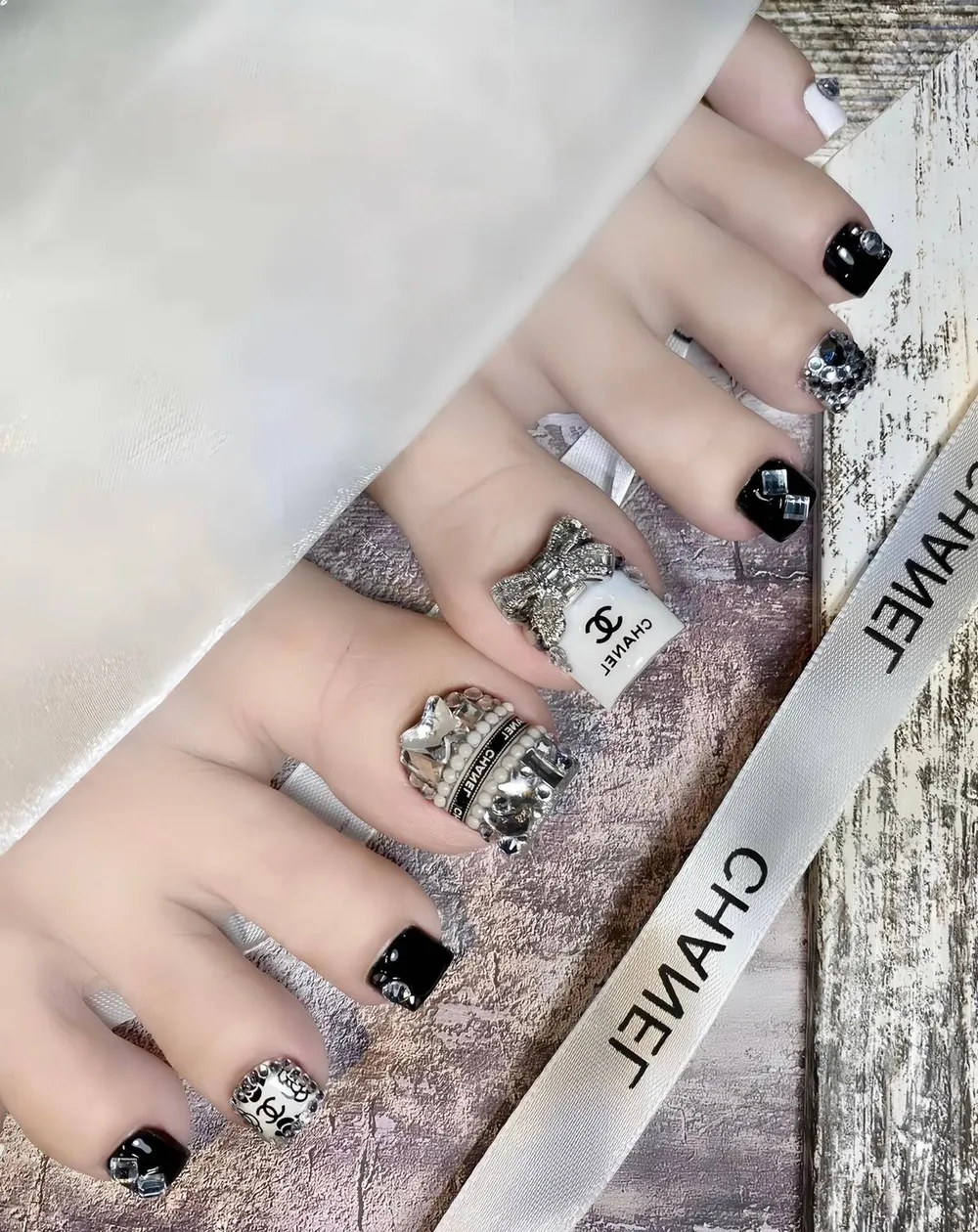 mẫu nail chân chanel 2