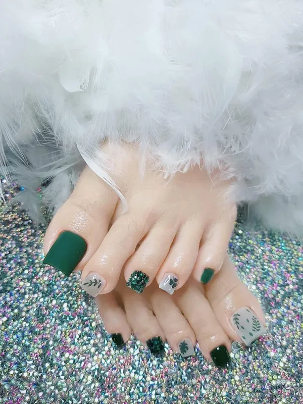 mẫu nail xanh rêu chân đẹp 2