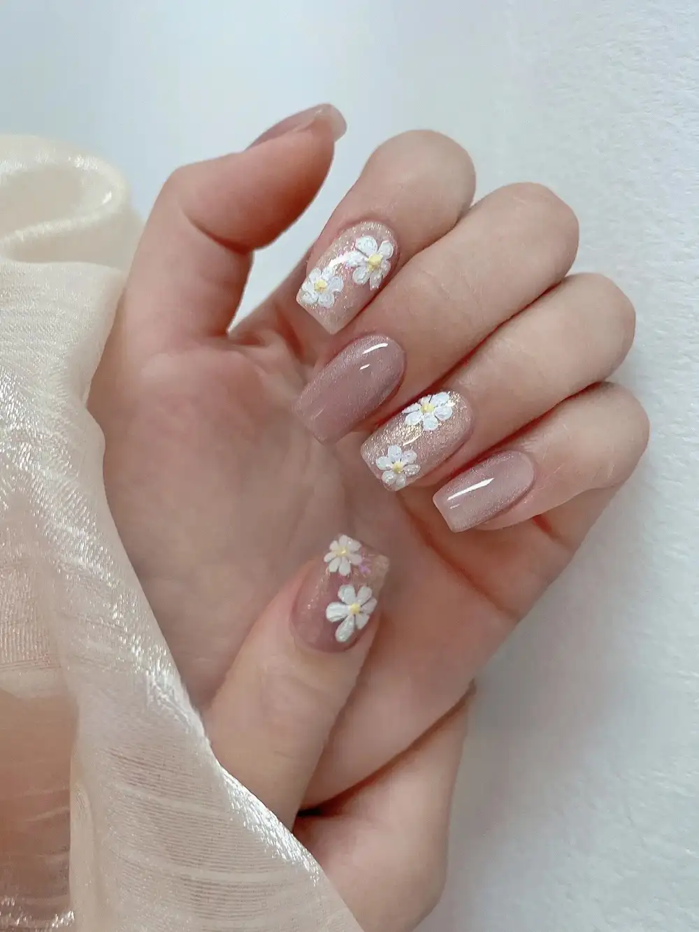 mẫu nail hoa cúc đẹp sinh động 