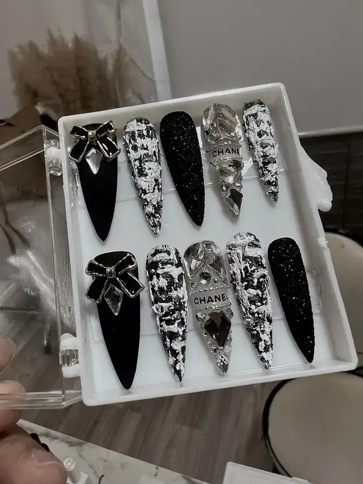 nail box đen huyền bí