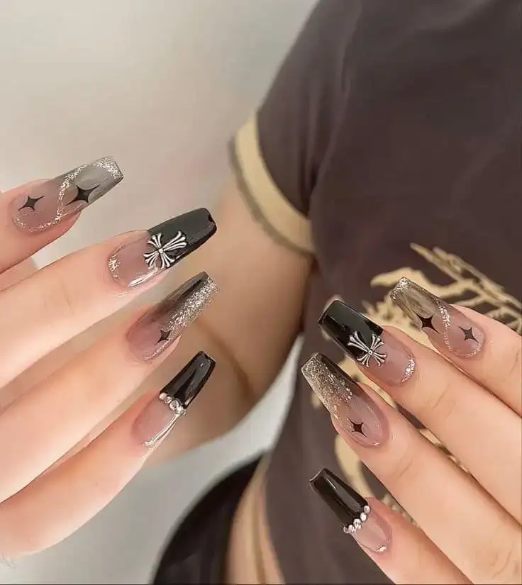 nail box đen hiện đại và thanh lịch