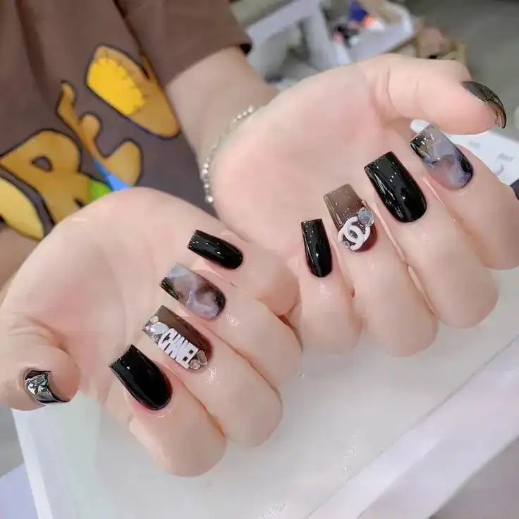 nail box đen đẹp sang trọng