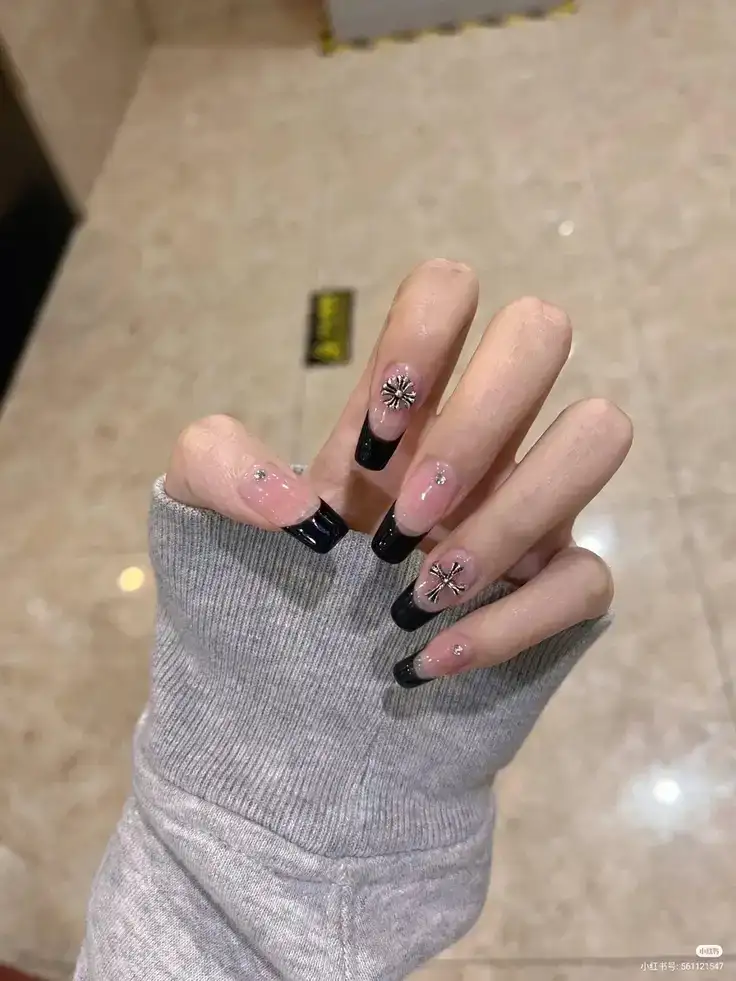 nail box đen tự tin 