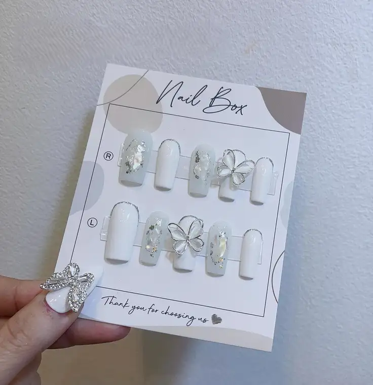 mẫu nail box trắng xinh xắn