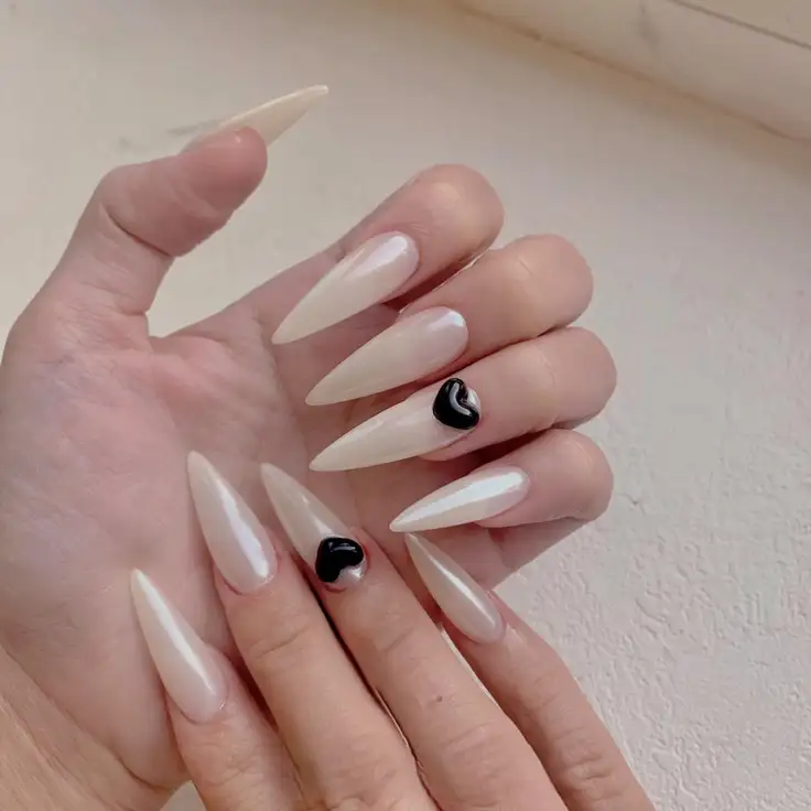 nail box màu trắng cổ điển