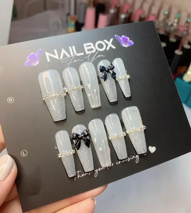 mẫu nail box trắng cổ điển, thanh tao