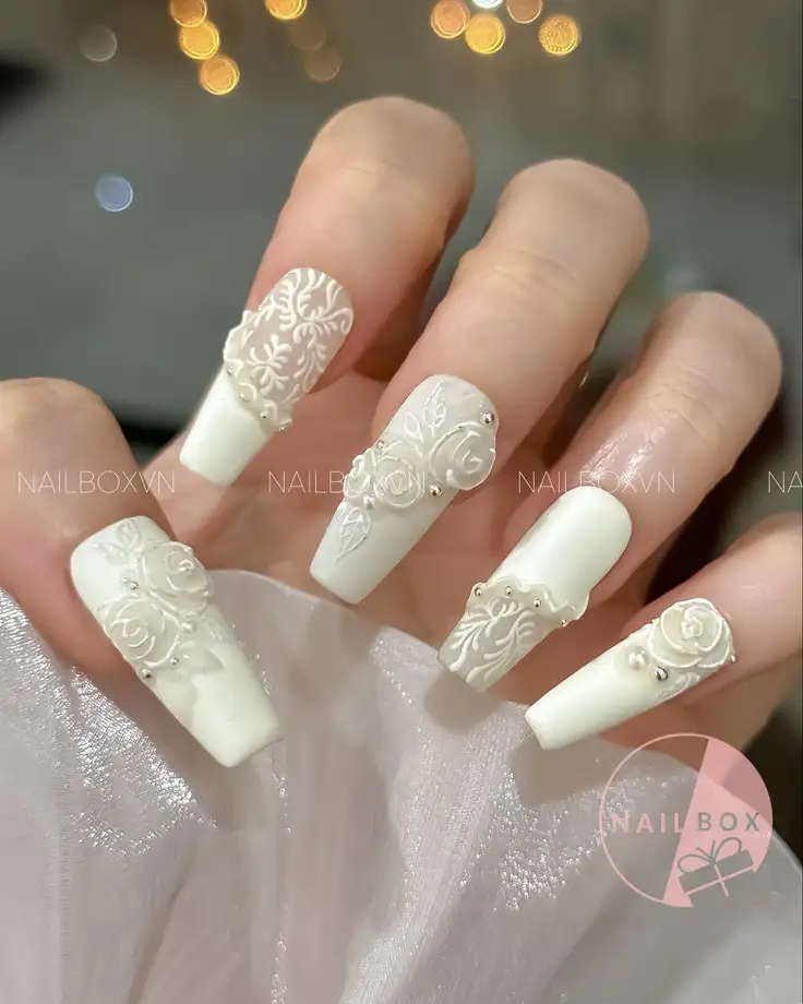 mẫu nail box trắng nữ tính, ngọt ngào