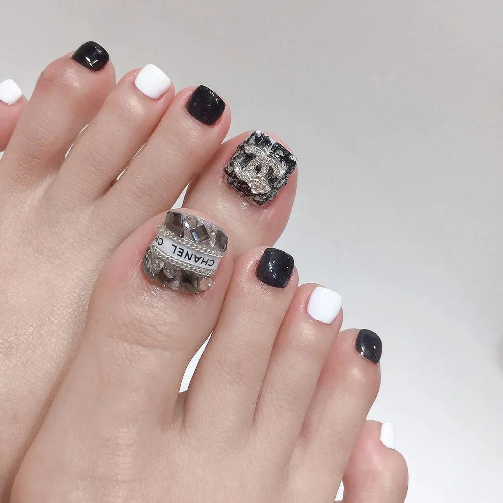 bộ nail chân chanel đẹp mắt 1