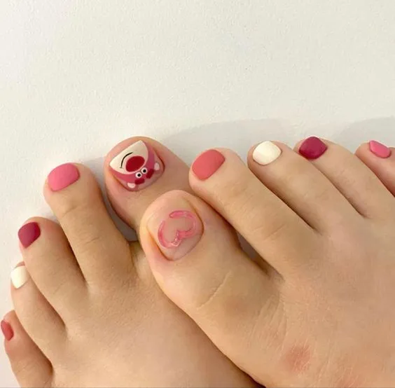 nail chân gấu dâu đặc sắc