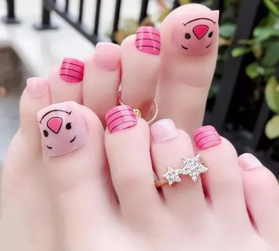 mẫu nail chân gấu dâu độc đáo