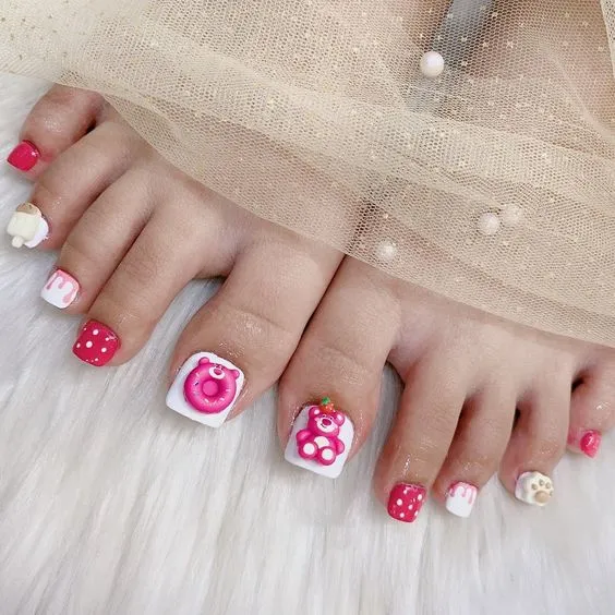 mẫu nail chân gấu dâu cute 2