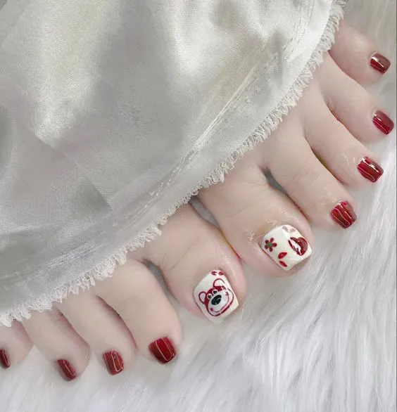 nail chân gấu dâu cute 1