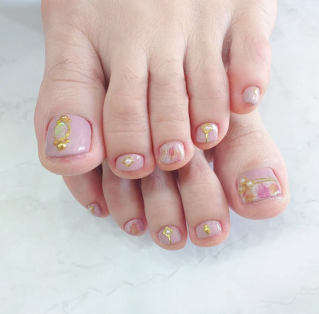 nail chân màu hồng dịu dàng