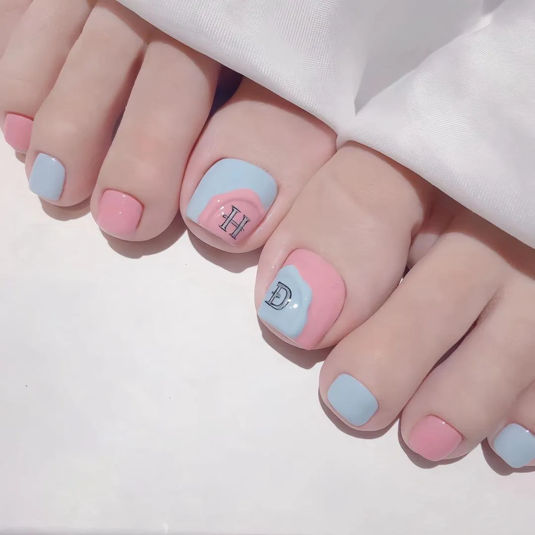 mẫu nail chân hồng ấn tượng