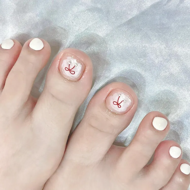 mẫu nail chân màu trắng sữa basic