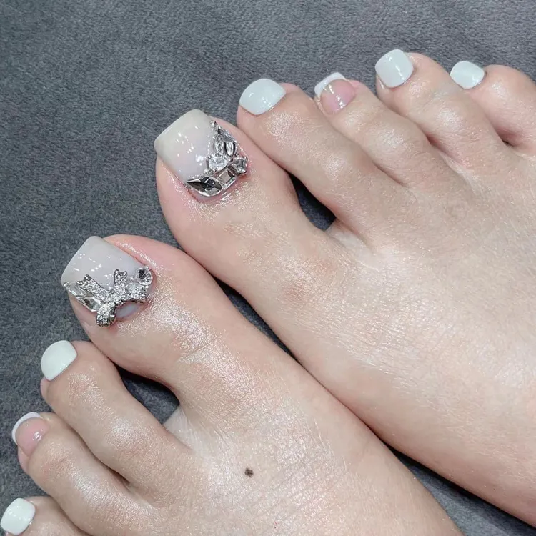 nail chân trắng đẹp nhẹ nhàng