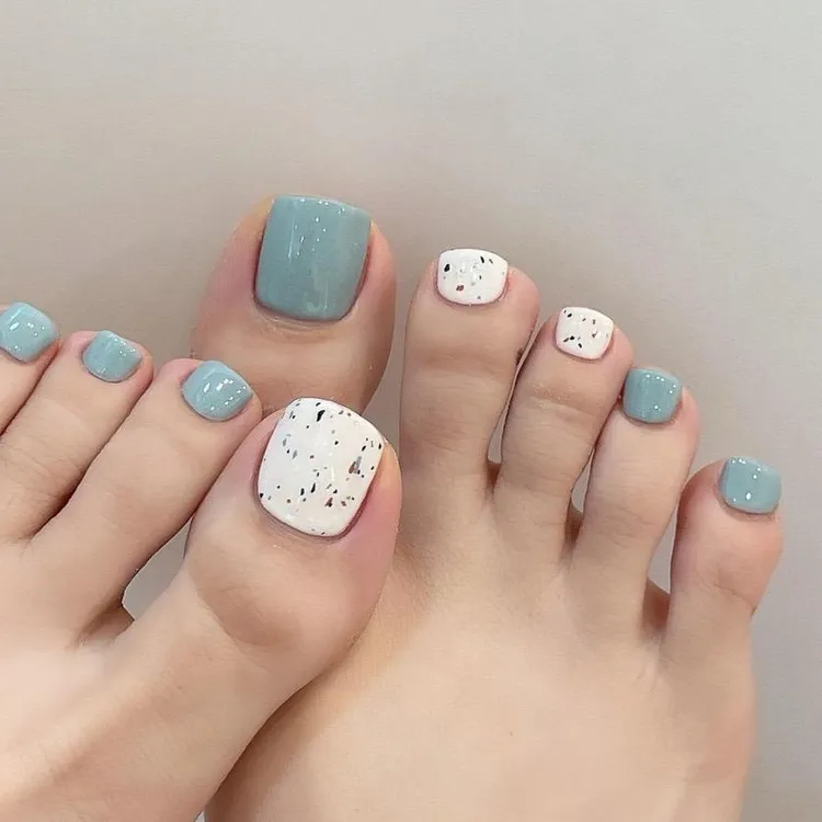 nail chân trắng đơn giản nhẹ nhàng