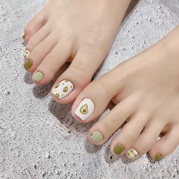 mẫu nail chân màu xanh bơ đẹp