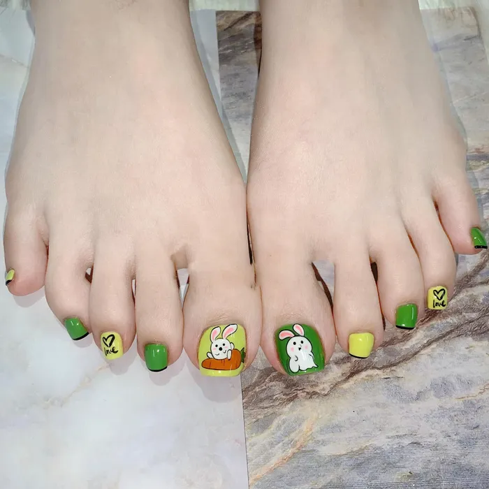 mẫu nail chân màu xanh lá 1