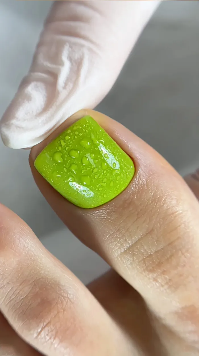 mẫu nail chân màu xanh lá 3