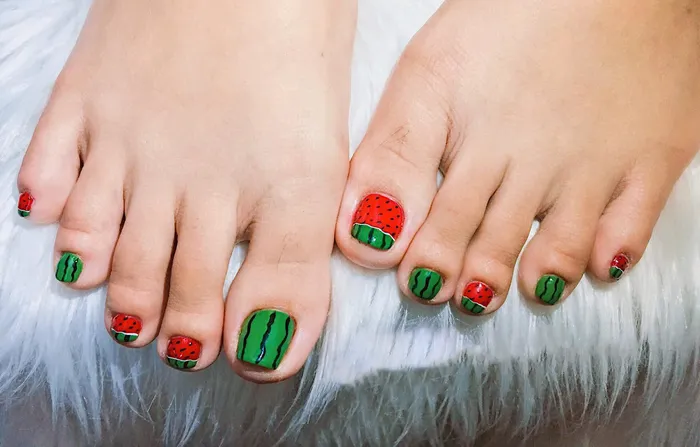 nail chân màu xanh lá độc đáo