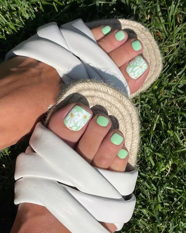 nail chân màu xanh mint nhẹ nhàng