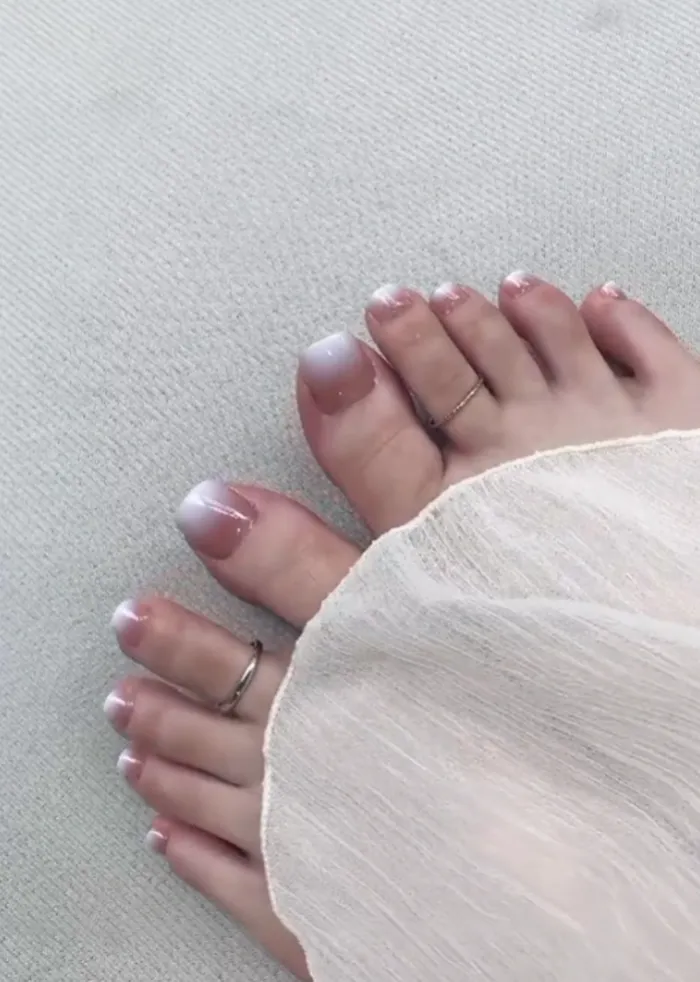 mẫu nail chân ombre long lanh