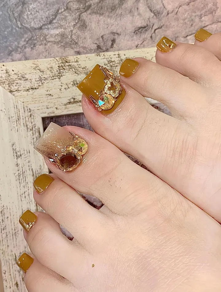 nail chân trung niên cuốn hút