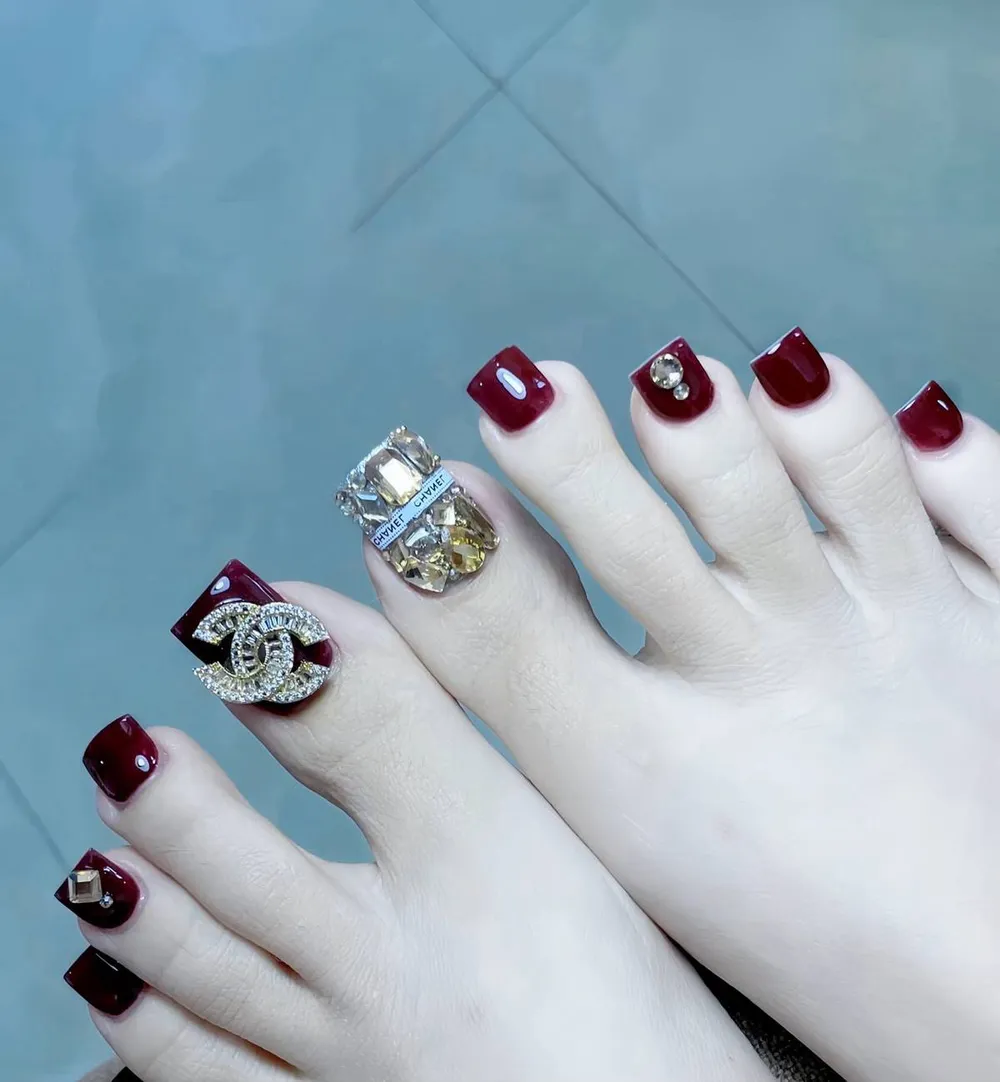 mẫu nail chân chanel cute