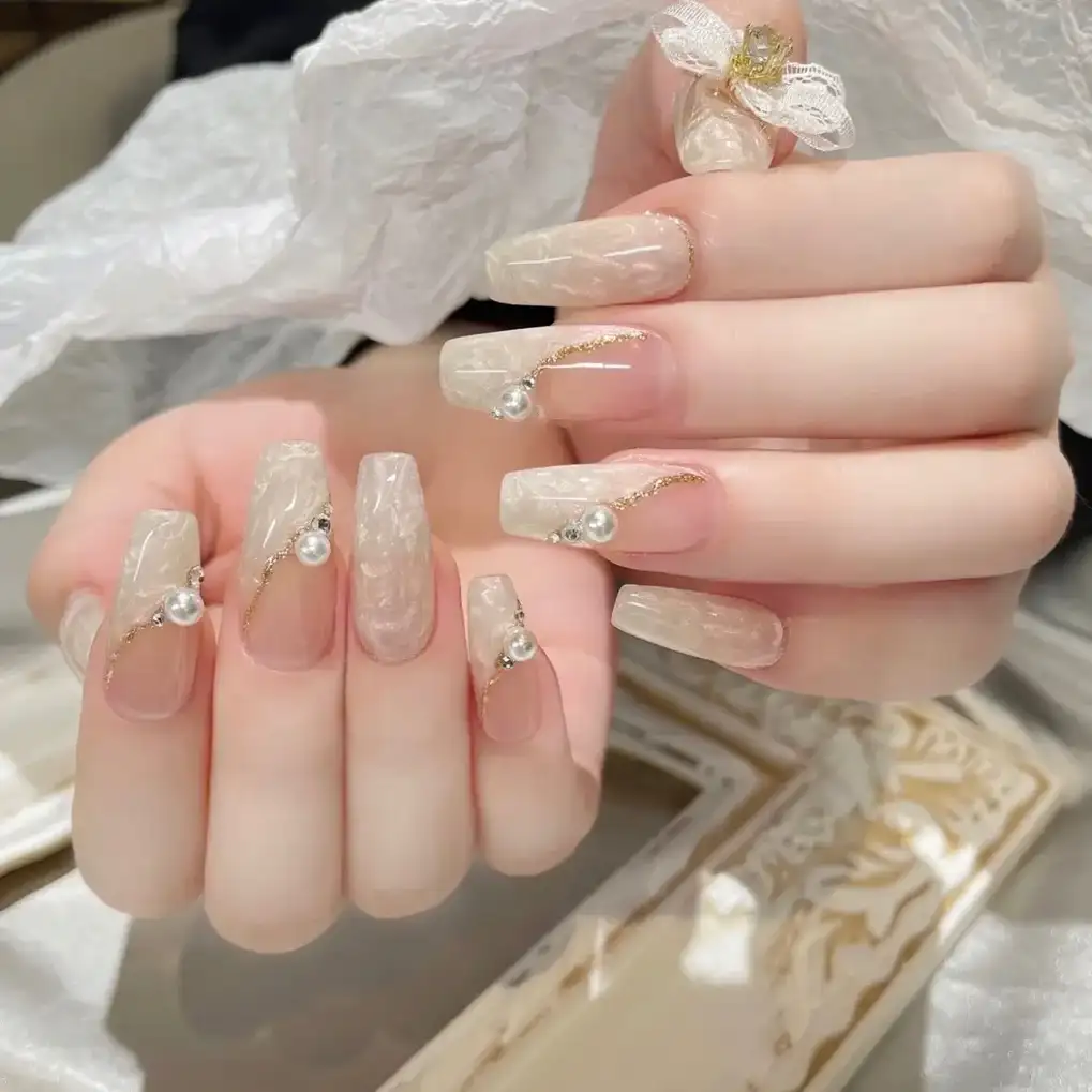 mẫu nail đính ngọc trai nhỏ nhắn, lung linh