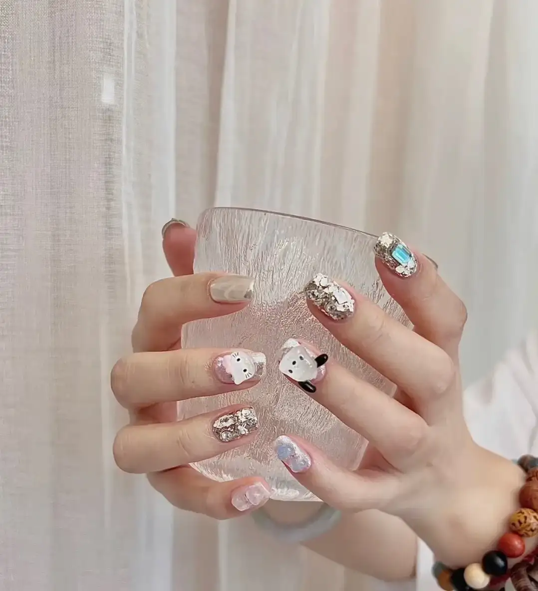 nail hello kitty lấp lánh