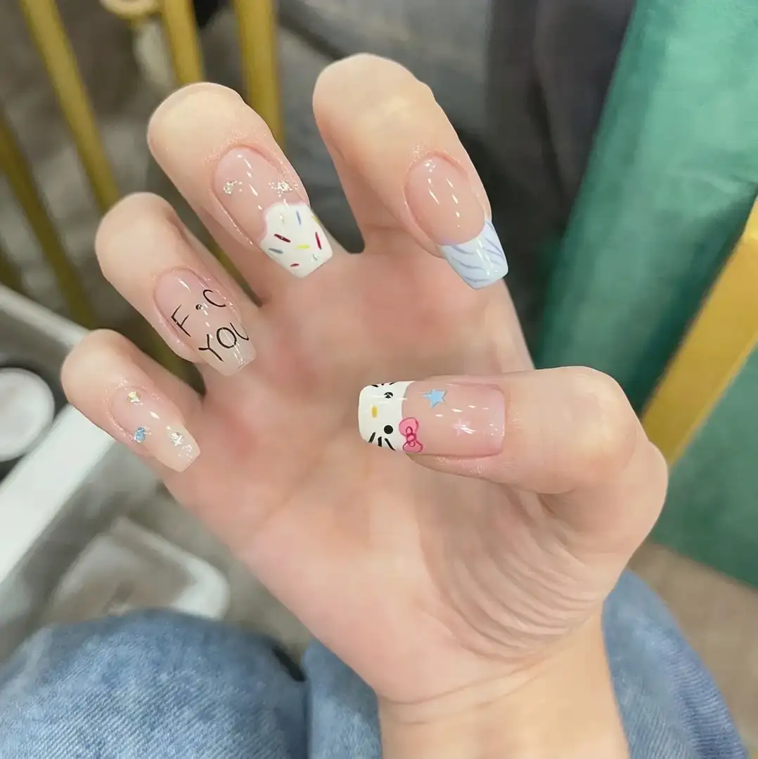 mẫu nail hello kitty ngây thơ