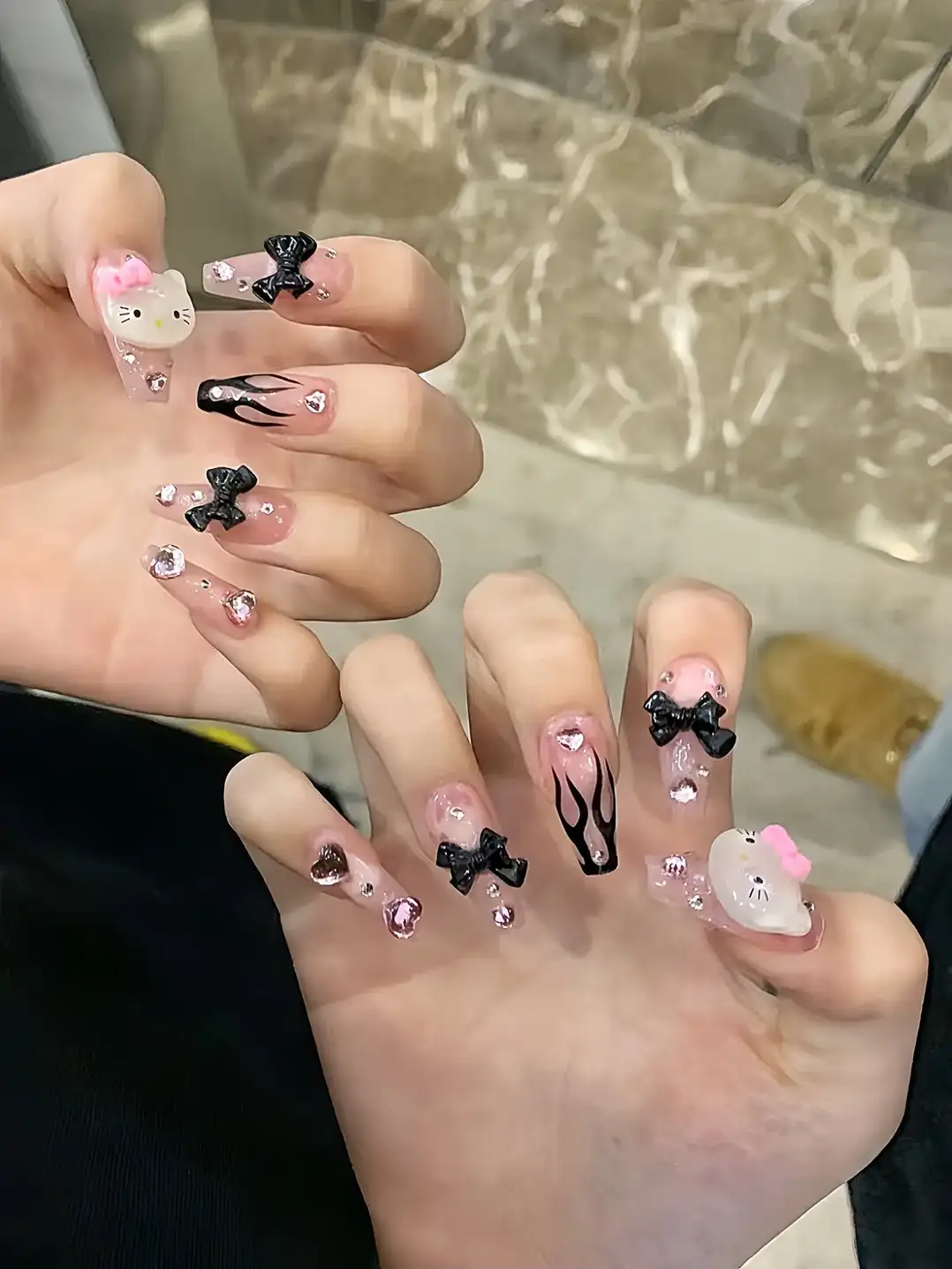 nail hello kitty độc đáo và đáng sợ