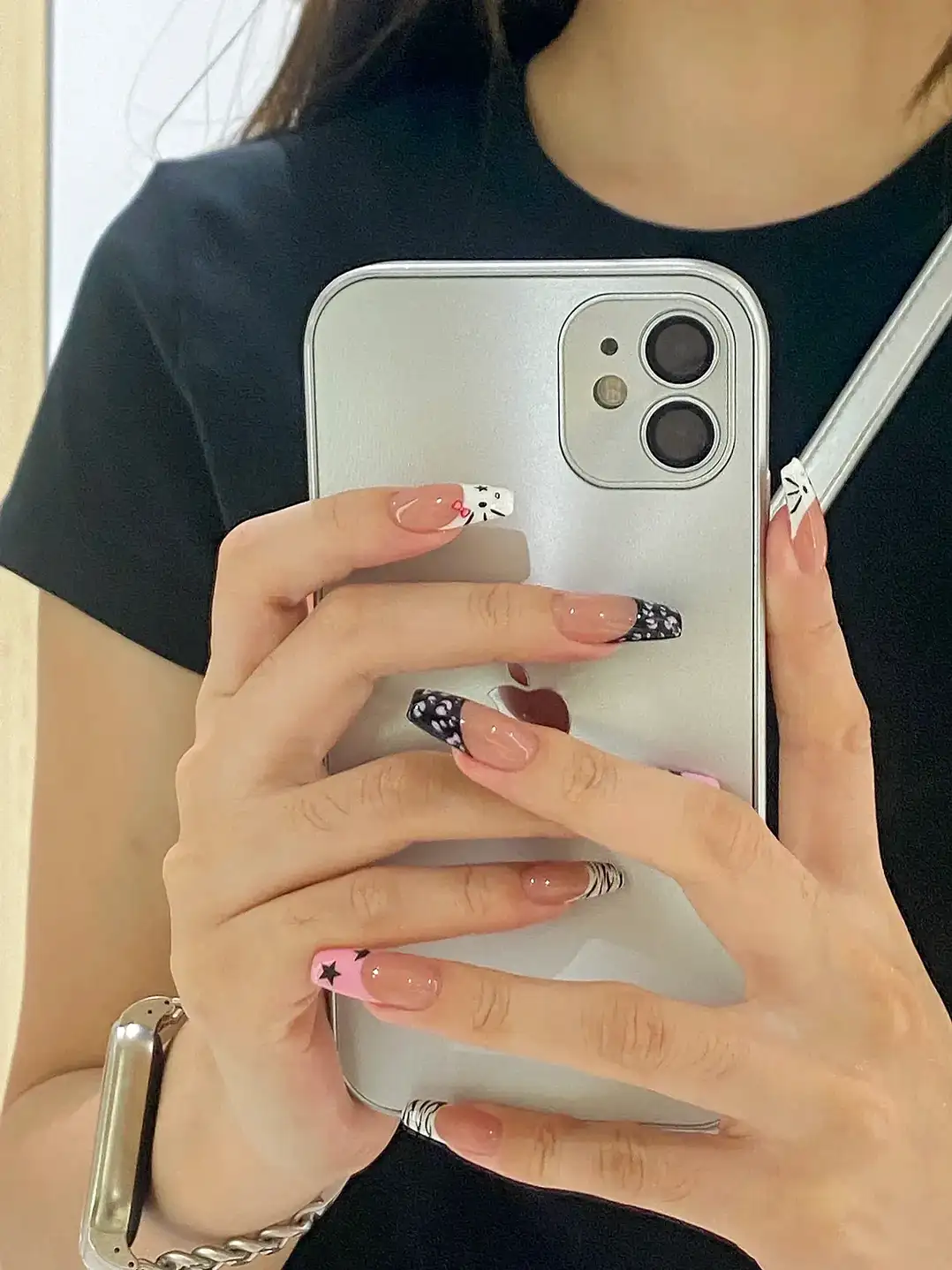 mẫu nail hello kitty nổi loạn và cá tính