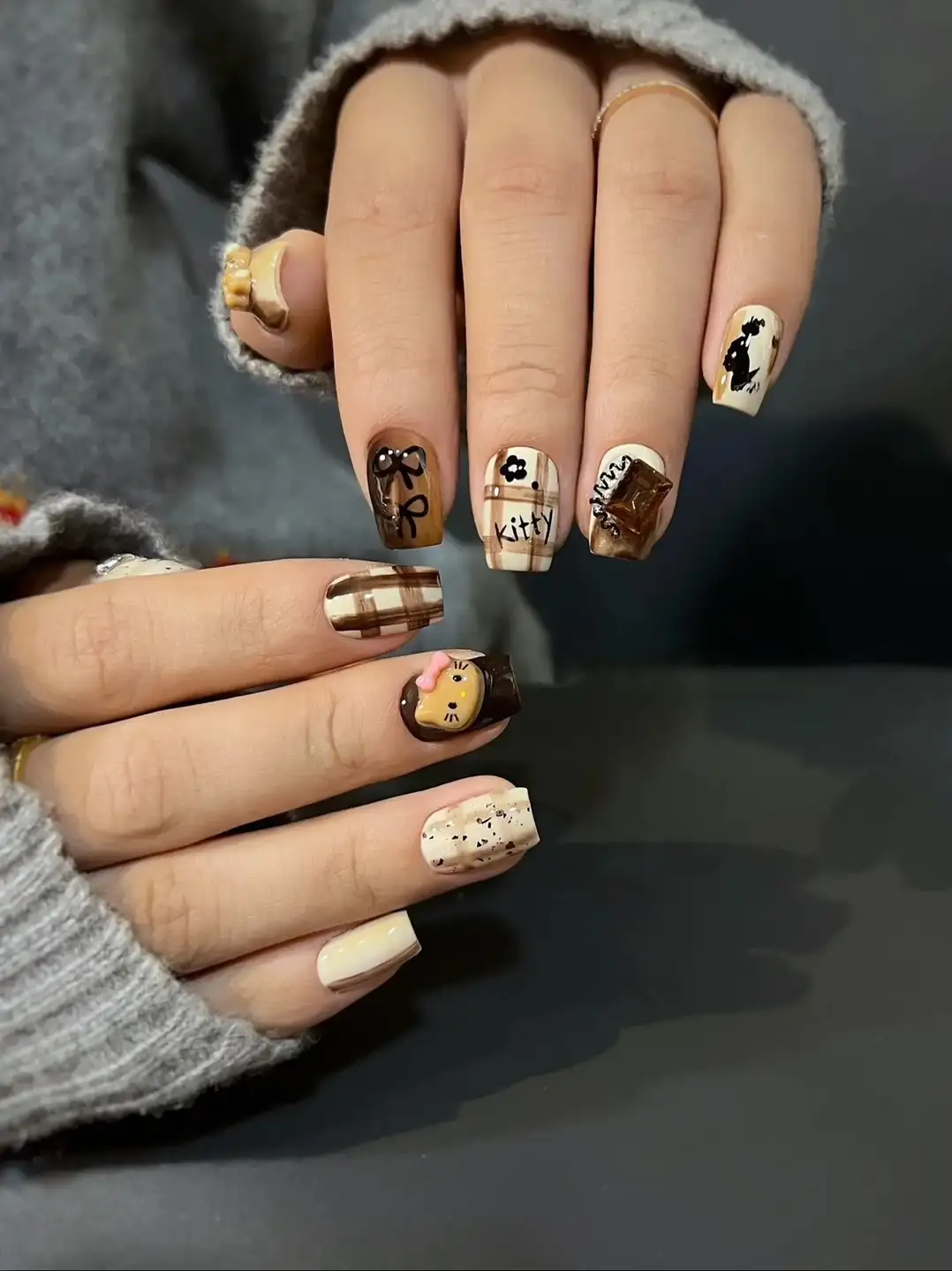 mẫu nail hello kitty thư thái và yên bình