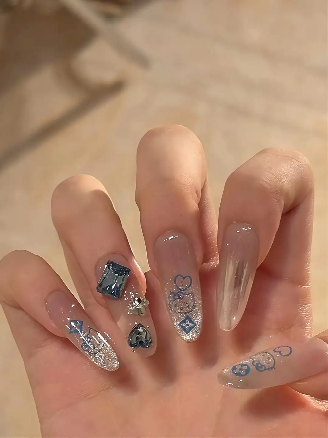 nail hello kitty sôi động