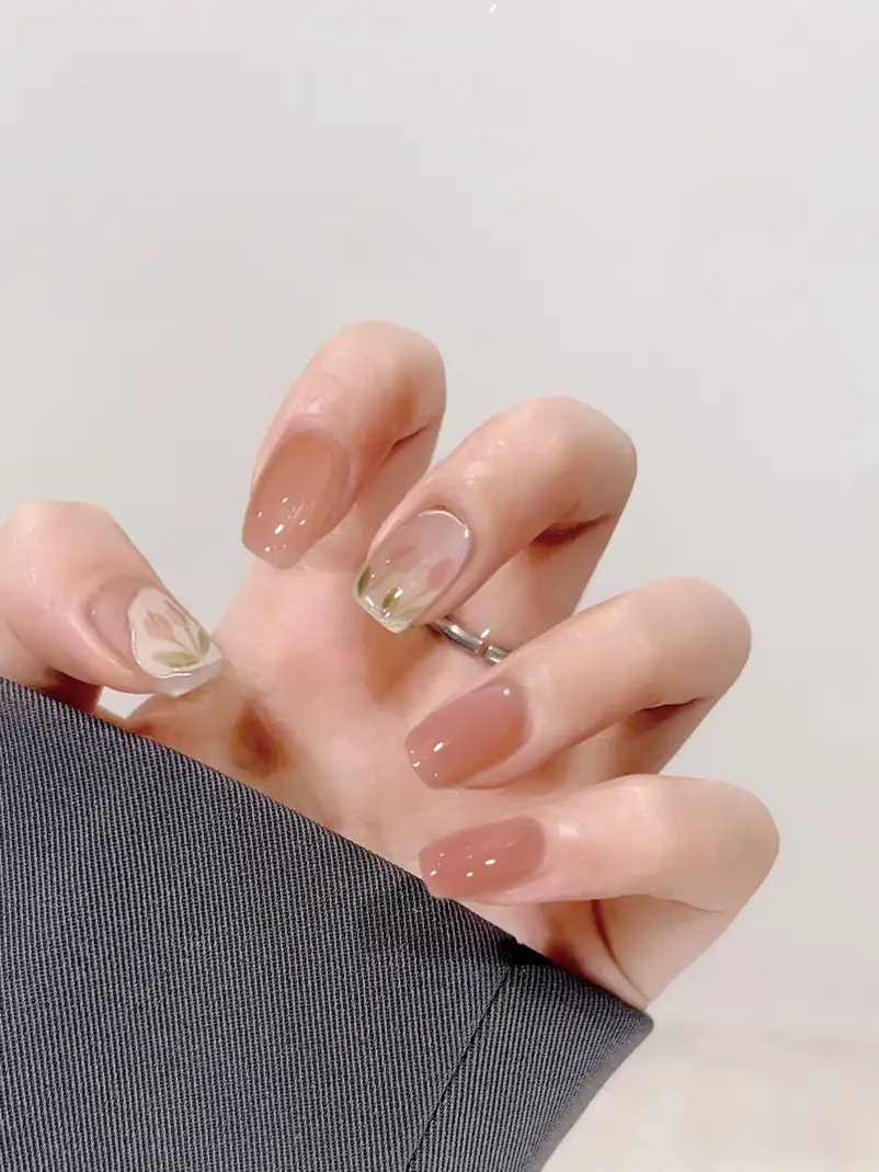 mẫu nail hoa tulip tươi sáng 