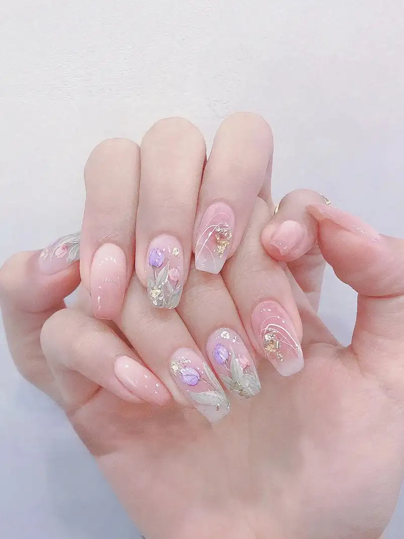 mẫu nail hoa tulip thời trang