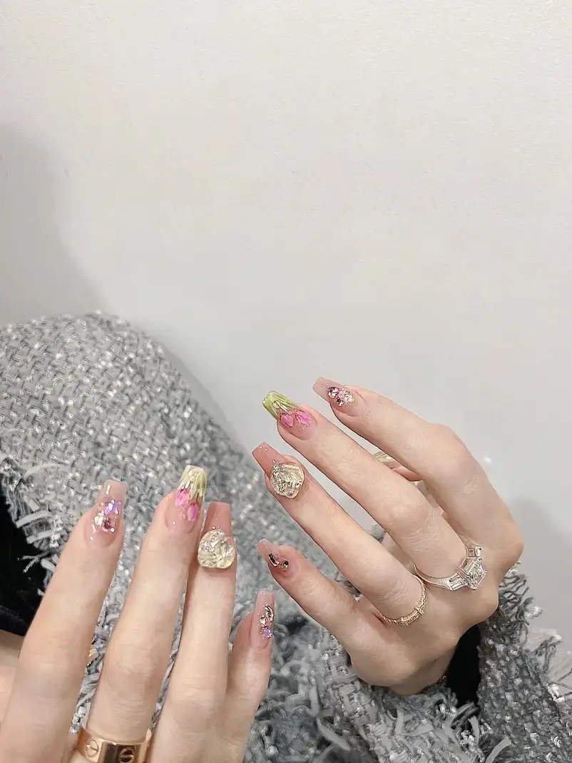 mẫu nail hoa tulip ấn tượng