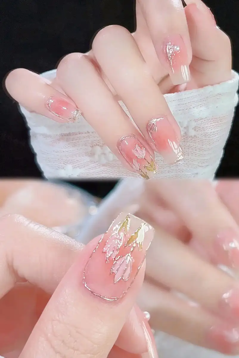 mẫu nail hoa tulip nhẹ nhàng